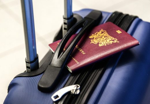 Jablanica: Ispred restorana iz vozila ukrali pasoše, kartice, kofere