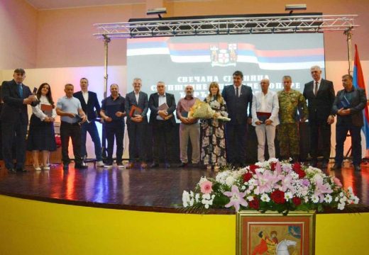 Svečana sjednica skupštine opštine Lopare: Dodijeljena priznanja za doprinos razvoju lokalne zajednice