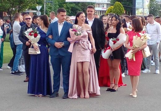 Škola koja garantuje brzo zaposlenje: Maturu proslavili učenici Srednje stručne škole Janja (Foto)