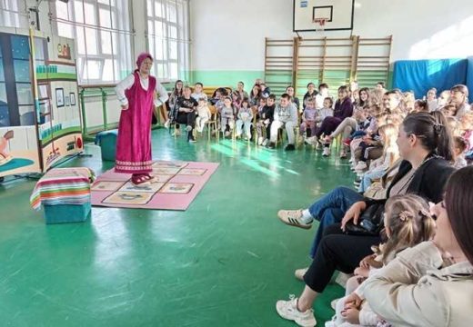 Kultura: Pozorištance “Maslačak” iz Bijeljine izvelo predstavu “Maša i Meda”
