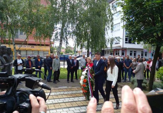 Povodom Devetog maja – Dana pobjede nad fašizmom: Upućujemo poruke mira i prijateljstva među narodima (Foto)