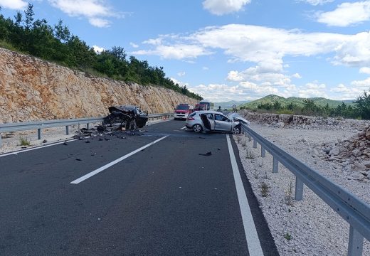 Teška nesreća kod Stoca: Poginula jedna osoba, petoro povrijeđeno