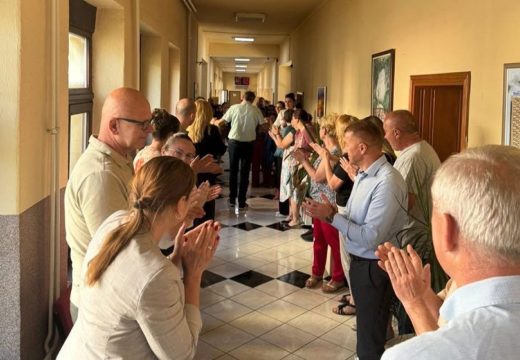 Teslić: Miličević se vratio na posao, dočekali ga aplauzom (Foto)