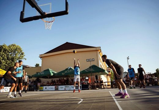Publika oduševljena: Košarka pod zvijezdama: Počeo “Trn 3×3” (Foto)