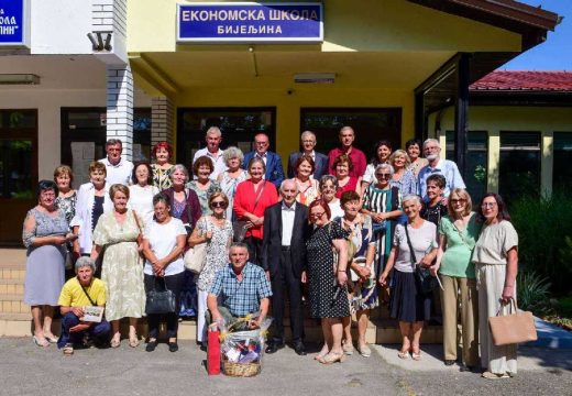 Bijeljina: Bivši učenici Ekonomske škole obilježili pedeset godina mature; Bilo je suza, smijeha i anegdota