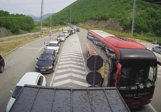Gužva: Pojačan saobraćaj na izlazu i ulazu u BiH