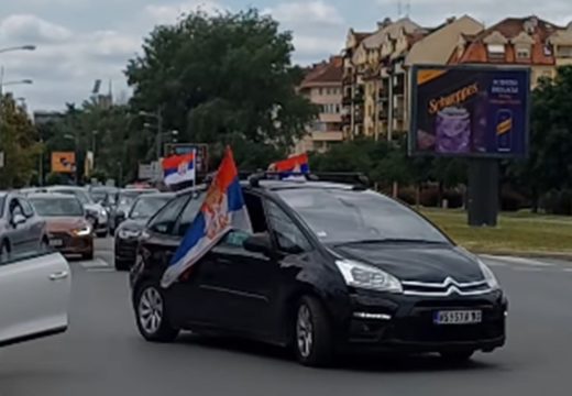 Taksisti obezbijedili besplatan prevoz: Novosađani krenuli za Beograd na Vidovdanski protest (Video)