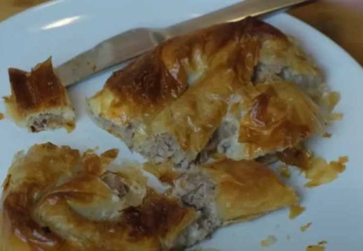 Eto vam turizam: Ljudi šokirani novom cijenom bureka i sirnice