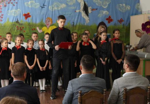 Ugljevik: Svečano obilježen Dan škole i učeničkih postignuća u OŠ “Filip Višnjić” u Donjoj Trnovi (Foto)