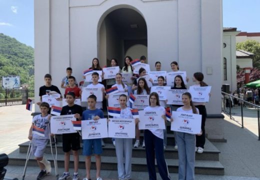 Oko njih 800: Djeca sa KiM stigla u Srpsku (Video)