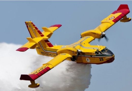 I kod Omiša požar: Vatru gase kanaderi