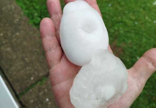 Snažna oluja pogodila Sloveniju: Padao grad veličine kokošijeg jajeta