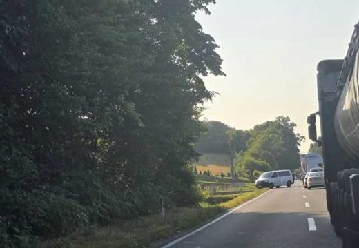 Sukobili se migranti kod Gradiške: Policija sa dugim cijevima na terenu, saobraćaj obustavljen