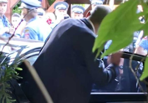 Teslić: Šta je Miličević rekao pristalicama nakon što je izveden iz kuće?