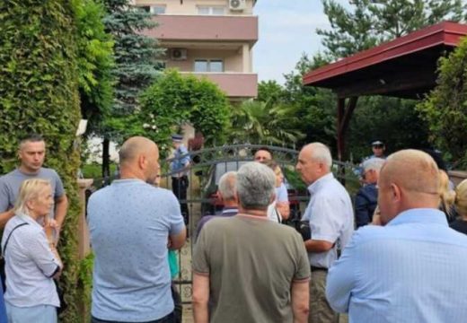 Da li je lider SDS-a priveden ili nije: Još uvijek traju pretresi u Miličevićevoj kući (Video)