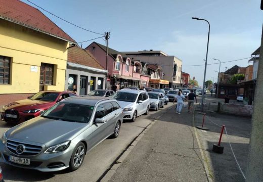 Ogromne gužve na putevima: Ove granične prelaze izbjegavajte, kolone su duge, a vrijeme ne ide vozačima na ruku