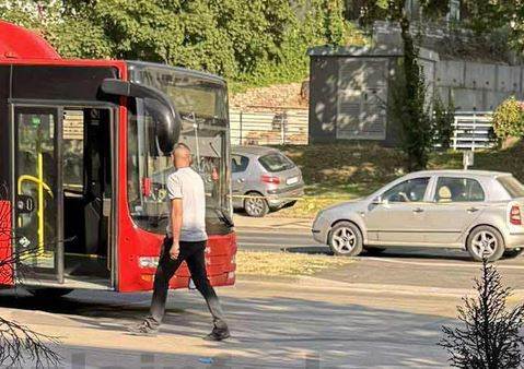 Teška saobraćajka u Tuzli: Povrijeđena tri pješaka, saobraćaj obustavljen