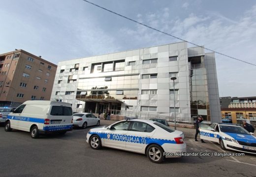 Nešković i Stanivuković ispred Tužilaštva: Odmah da puste Miličevića