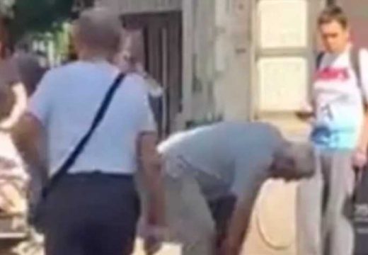 Kragujevac: Čovjeka ugrizla zmija dok je hodao centrom grada (Foto)
