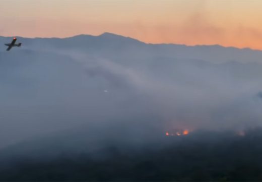 CZ: Veliki požar u Hercegovini, vatra prijetila kućama (Video)