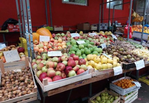 Ne perete ih, unosite otrove: Ovo voće i povrće ponovo na vrhu liste s najviše pesticida