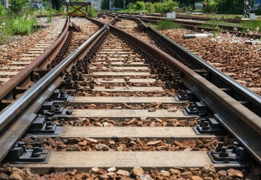 Obustavljen saobraćaj: Voz udario pješaka kod Doboja