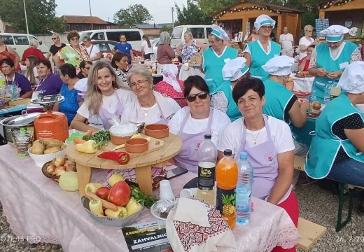 Održana “Krompirijada” u Janji: Pripremljena najbolja krompiruša, žiri oduševljen paprikašima!