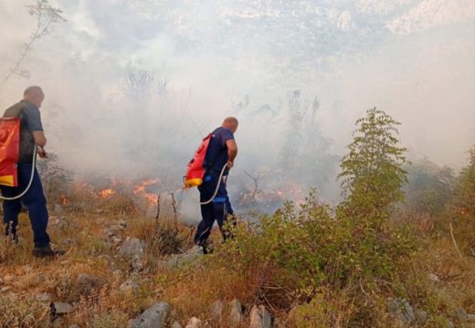 Mještani Popovog polja: Vatra nam je stigla do zidova