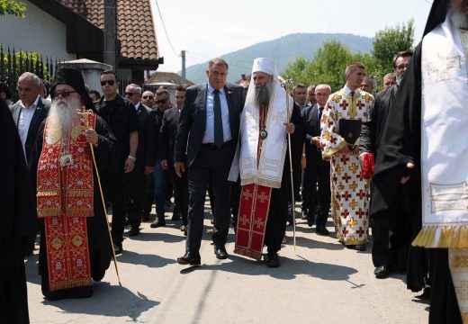 Pomen stradalim Srbima: Litija krenula ka groblju