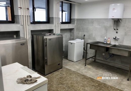 Škola dobila opremu vrijednu milion maraka: Učenici u Bijeljini praviće sokove, tjesteninu i sir