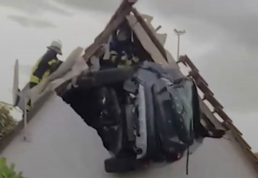 Nesvakidašnja nesreća u Njemačkoj: Auto udarilo dijete pa se zabilo u kuću