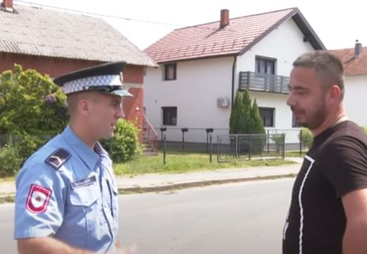 “Bez ikakve dileme sam pritekao u pomoć”: Herojskim činom policajac Goran iz Kozarske Dubice spasio život sugrađaninu (Video)