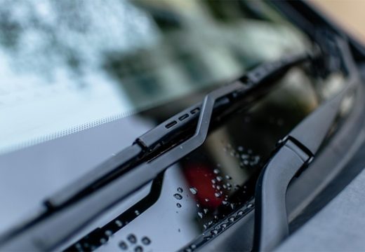 RS: Optužen da je u Prijedoru suprugu pred djetetom tukao brisačem za auto