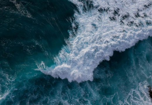 Više država izdalo upozorenje: Šta je cunami, kako nastaje i zašto je opasan?