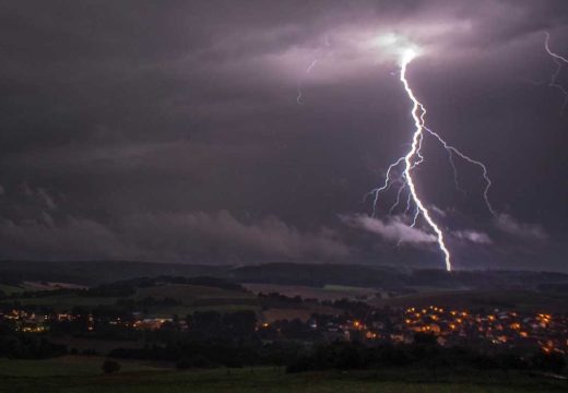 Drugi talas superćelijske oluje u Srbiji: Građanima stiglo hitno upozorenje