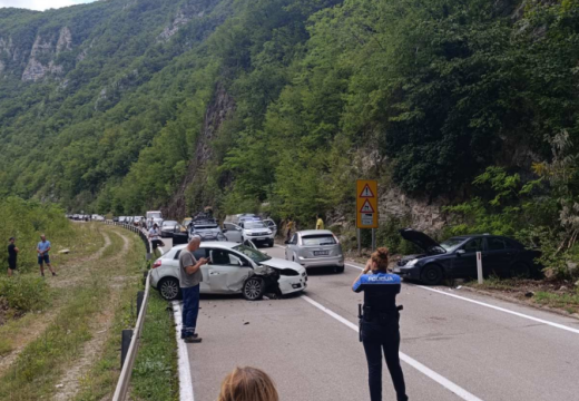Zastoj prema Jajcu: Teška saobraćajna nezgoda