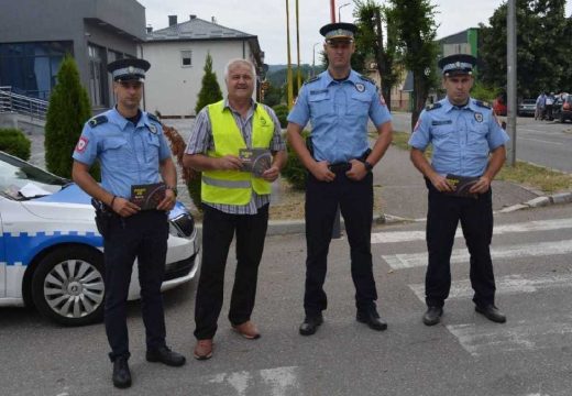 Bijeljina: Kampanja “Lako je brzinu smanjiti” – Vozačima dijeljen promotivni materijal (Foto)