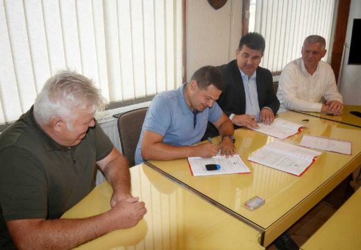 Lopare: Potpisan ugovor za izvođenje radova na rekonstrukciji vodovoda