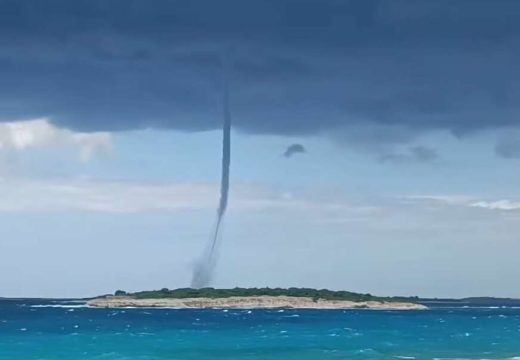  Megapijavica kod Pule: Strašno nevrijeme protutnjalo Hrvatskom, na snazi crveno upozorenje (Video)