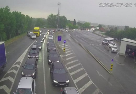 AMS RS: Duge kolone vozila na graničnim prelazima u BiH