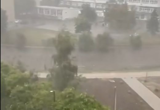 Pljusak i jak vjetar: Nevrijeme protutnjalo kroz grad u BiH (Video)