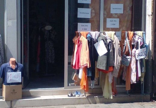 Prodavnica polovne garderobe kod Autobuske stanice: Sve za jednu marku (Foto)
