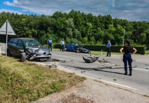 Povrijeđene dvije osobe: Detalji saobraćajke u Kozarcu