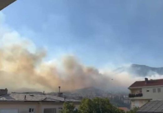 Haos u Trebinju: Vatra ide prema kućama, dim prekrio cijeli grad (Video)