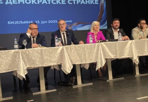 Skupština SDS u Bijeljini još nije usvojila Dnevni red (foto)