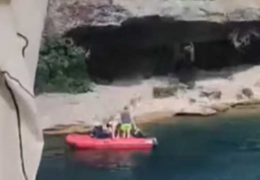 Nova drama ispod Starog mosta: Hrabri momci spasili turiste (Video)