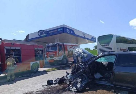 RS: Vozač teško povrijeđen u sudaru kod Prijedora