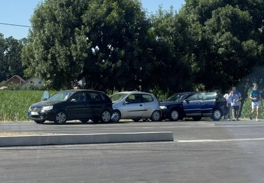 Hronika: Sudar tri vozila kod Bijeljine, usporen saobraćaj