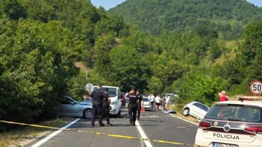 Teška nesreća u BiH: Dvije osobe povrijeđene, saobraćaj potpuno obustavljen