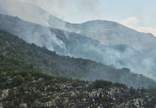 Trebinje konačno može da odahne: Zaustavljena vatra koja se spuštala prema kućama